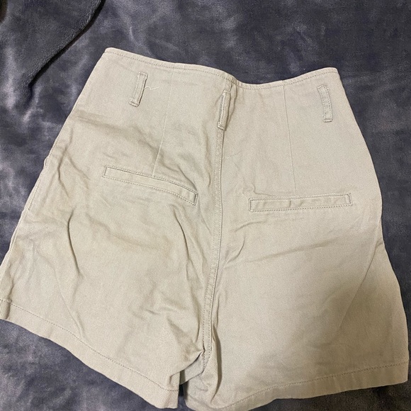 High waisted shorts - Picture 2 of 3